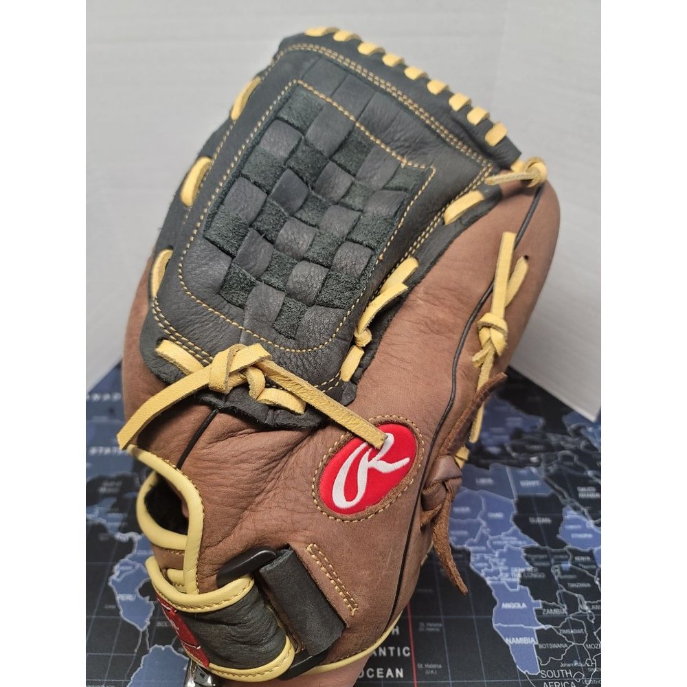 Rawlings RBG36BC 12.5" Baseball Glove. Righthand Throw. Very Good Condition.